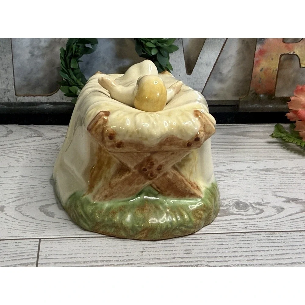 Vintage Baby Jesus In a Manger Holland‎ Mold Ceramic Hand Painted Signed 1970's